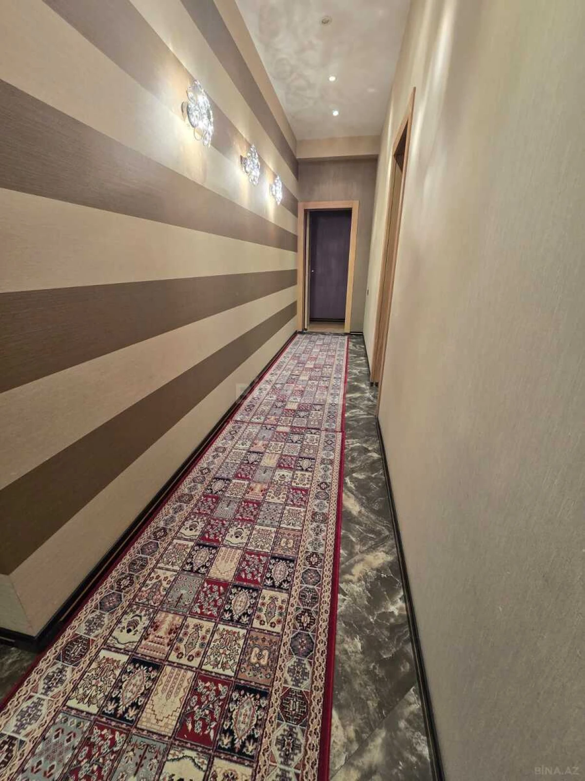 Satılır 3 otaqlı mənzil 158 m²