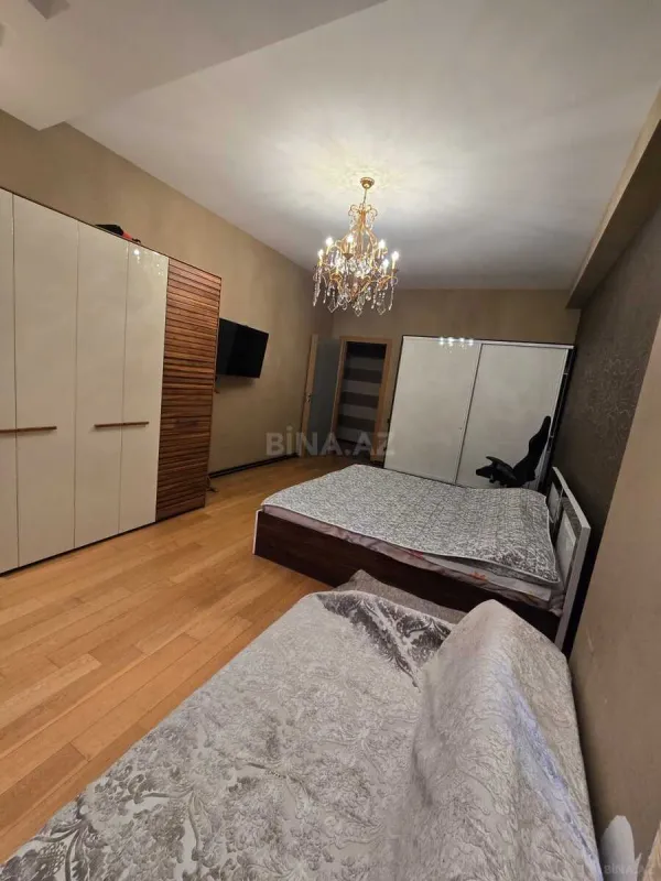 Satılır 3 otaqlı mənzil 158 m²