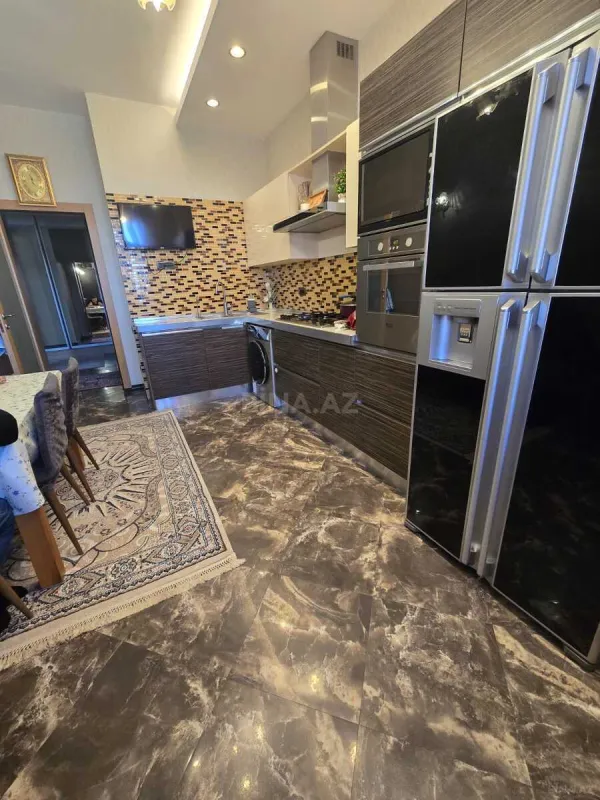 Satılır 3 otaqlı mənzil 158 m²