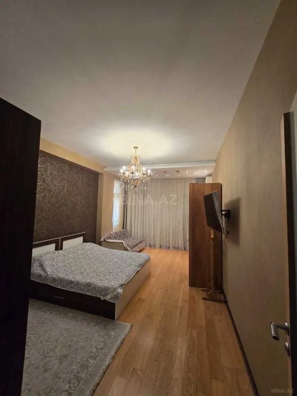 Satılır 3 otaqlı mənzil 158 m²