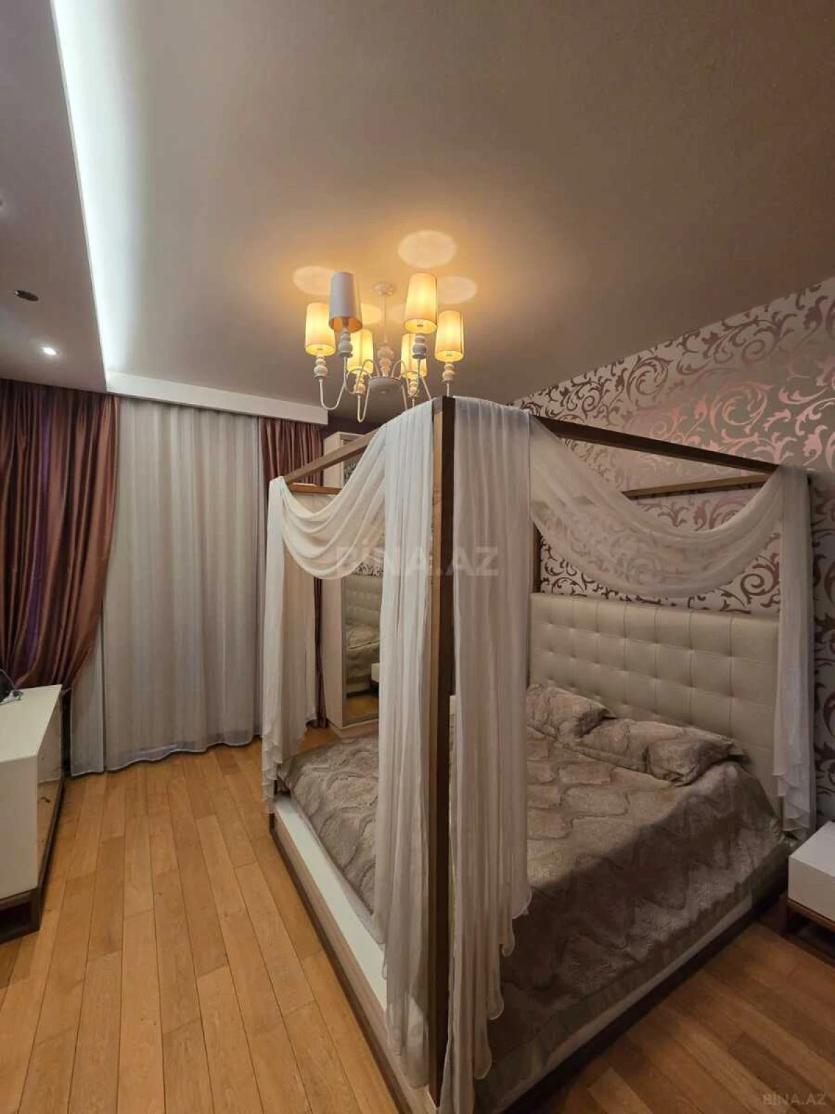 Satılır 3 otaqlı mənzil 158 m²