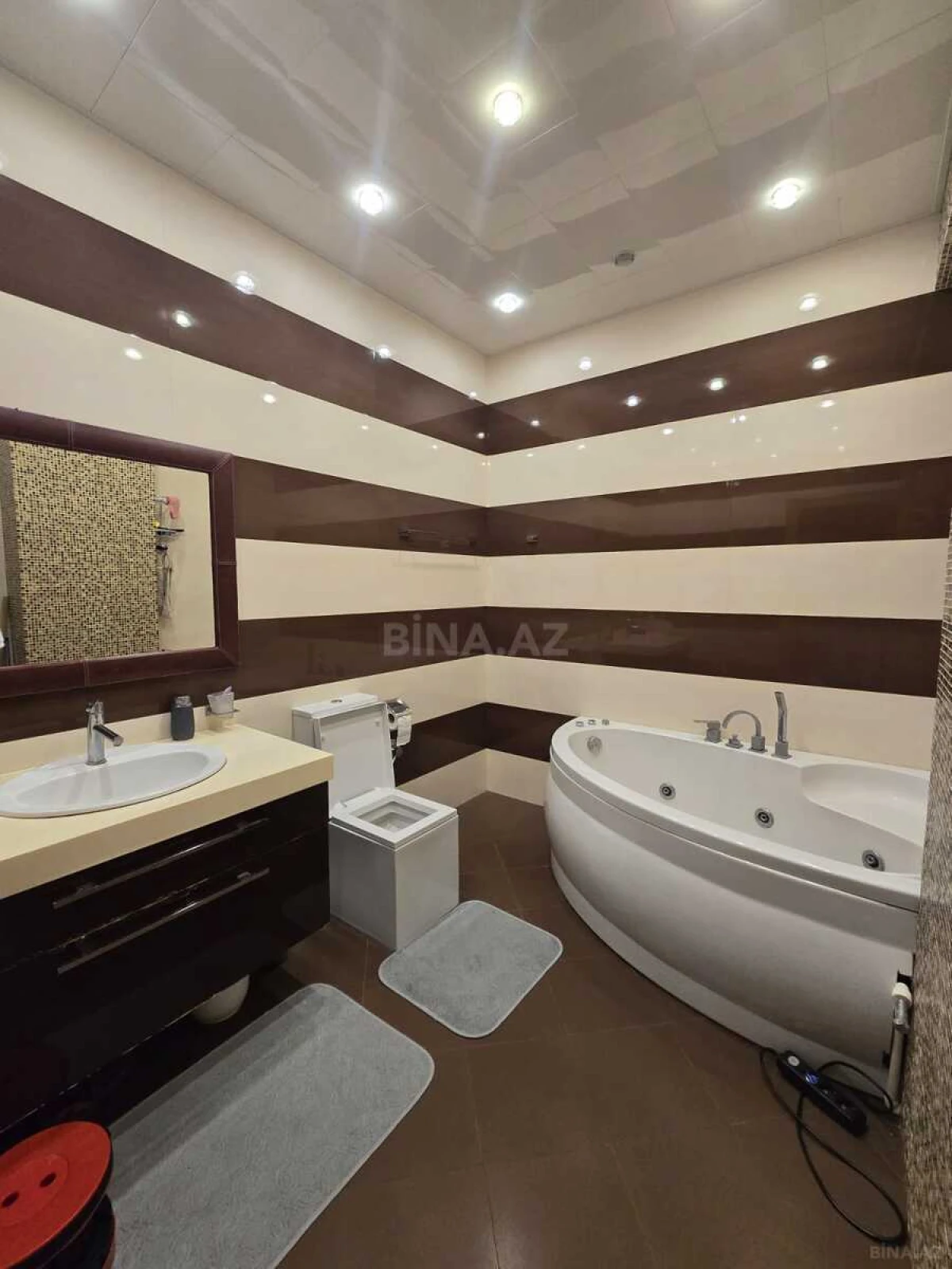 Satılır 3 otaqlı mənzil 158 m²