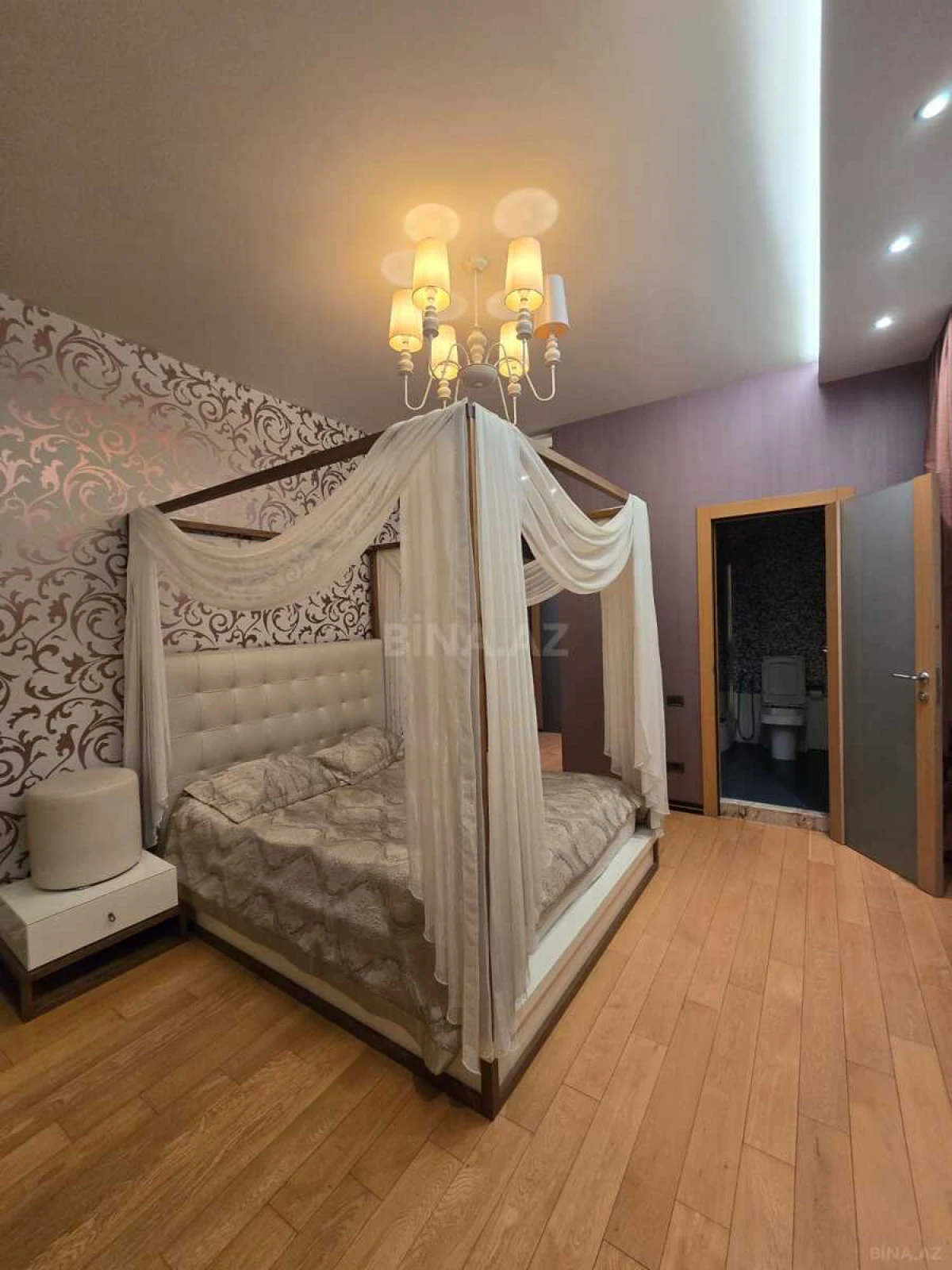 Satılır 3 otaqlı mənzil 158 m²