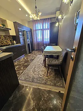 Satılır 3 otaqlı mənzil 158 m²