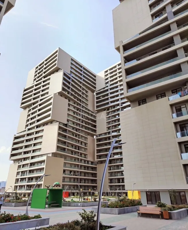 Satılır 3 otaqlı mənzil 148 m²