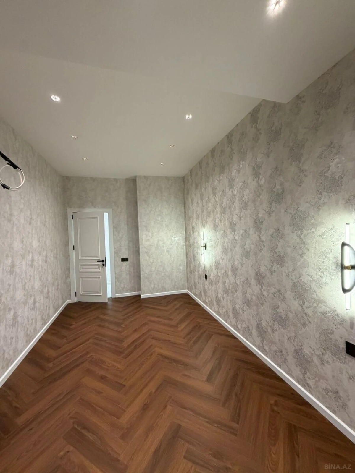 Satılır 3 otaqlı mənzil 97 m²