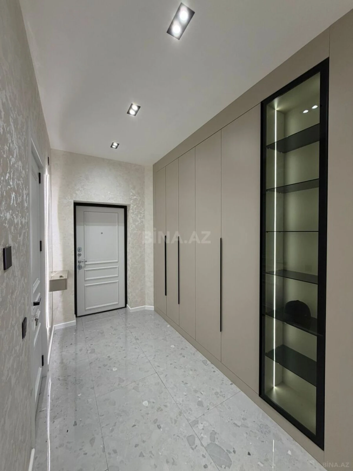 Satılır 3 otaqlı mənzil 97 m²