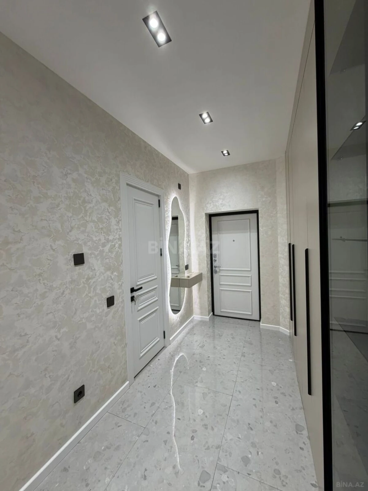 Satılır 3 otaqlı mənzil 97 m²