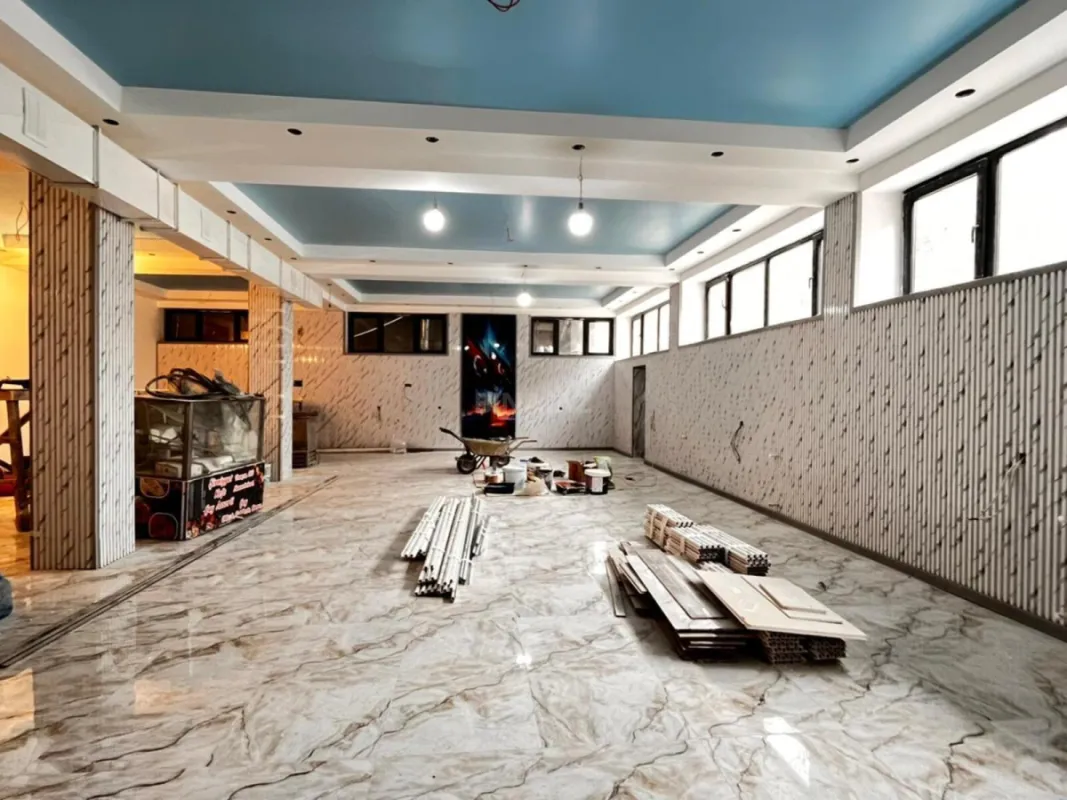 Kirayə verilir obyekt 256 m²