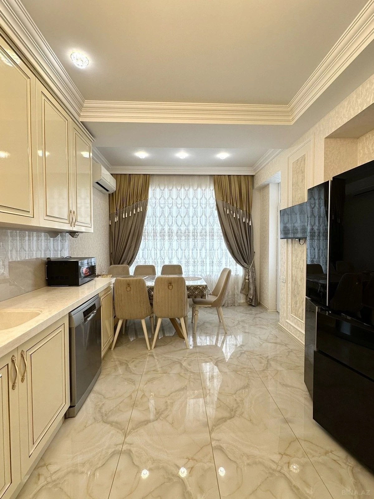 Satılır 3 otaqlı mənzil 105 m²