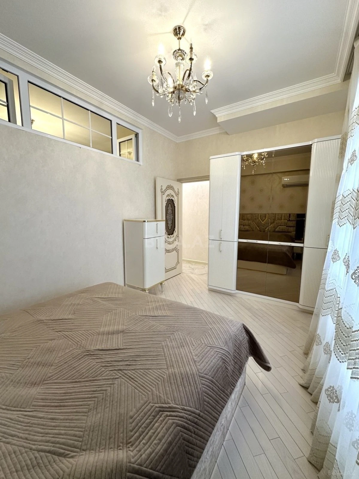 Satılır 3 otaqlı mənzil 105 m²