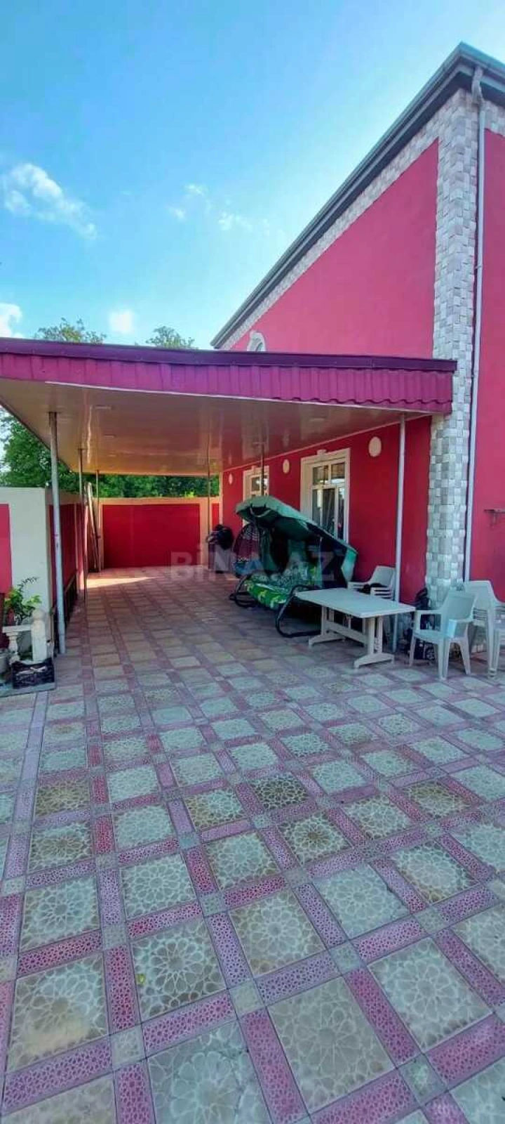 Satılır 5 otaqlı həyət evi 240 m²