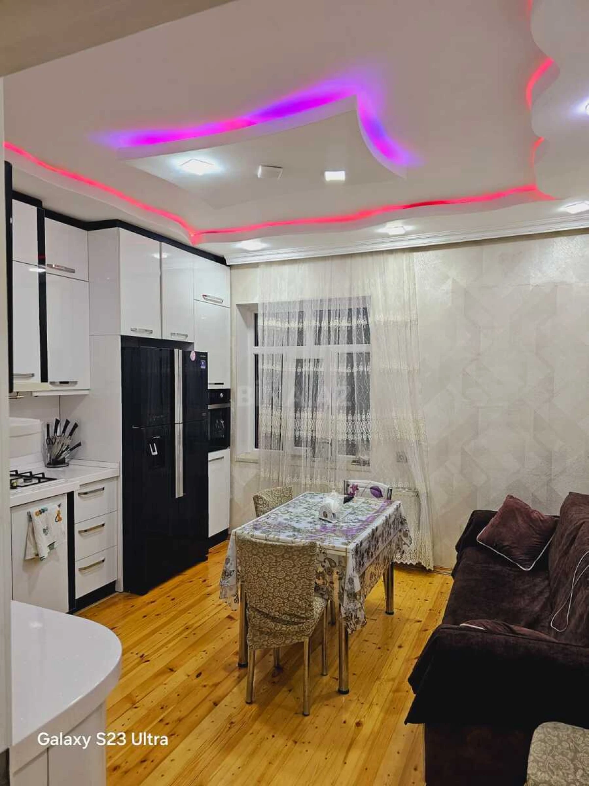 Satılır 5 otaqlı həyət evi 240 m²