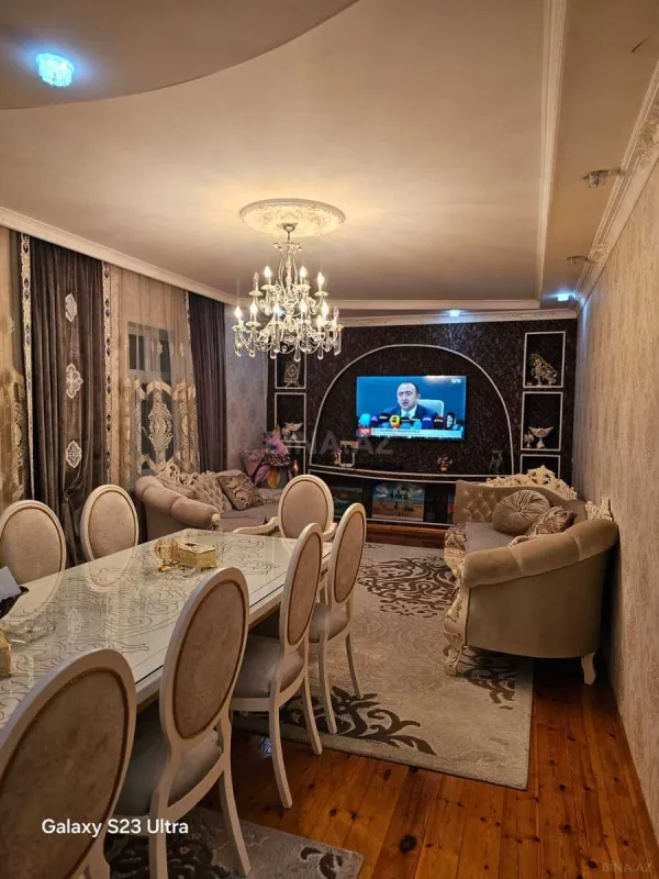 Satılır 5 otaqlı həyət evi 240 m²