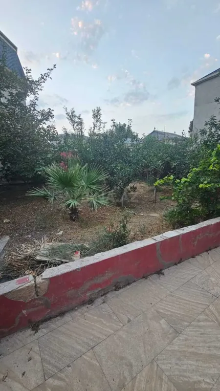 Satılır 5 otaqlı həyət evi 240 m²