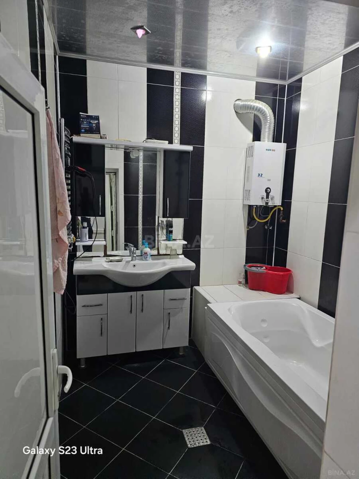 Satılır 5 otaqlı həyət evi 240 m²