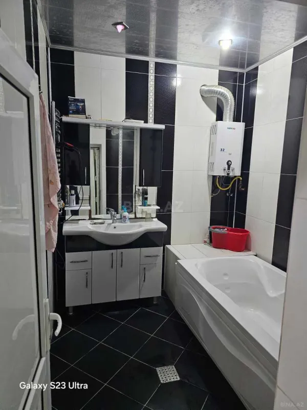 Satılır 5 otaqlı həyət evi 240 m²