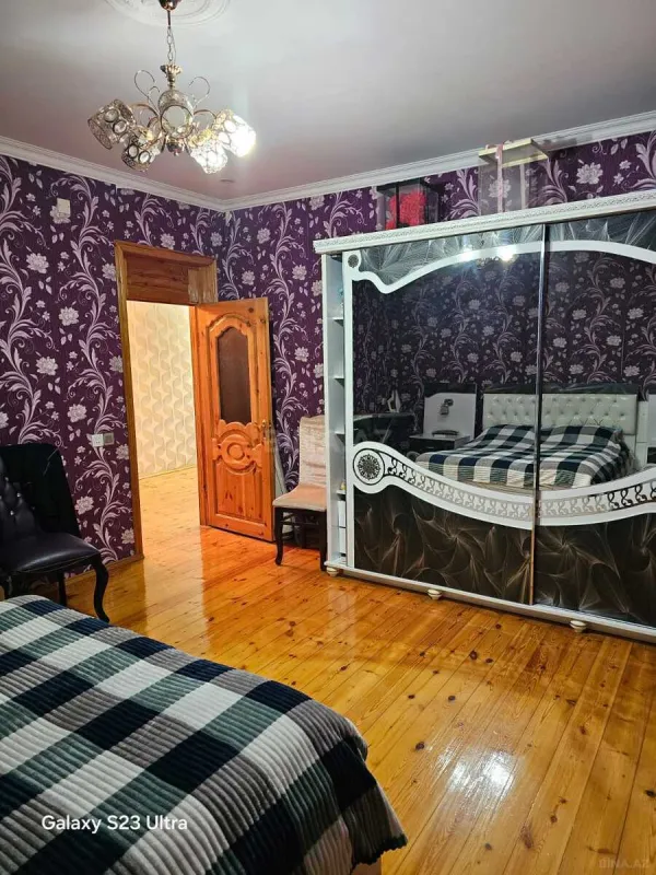 Satılır 5 otaqlı həyət evi 240 m²
