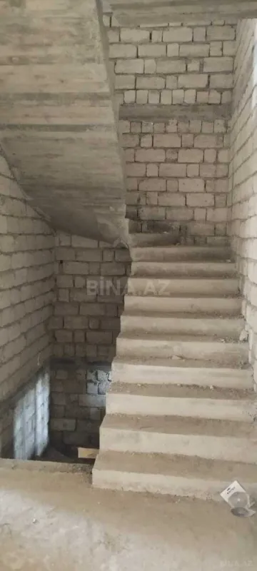 Satılır 9 otaqlı həyət evi 370 m²