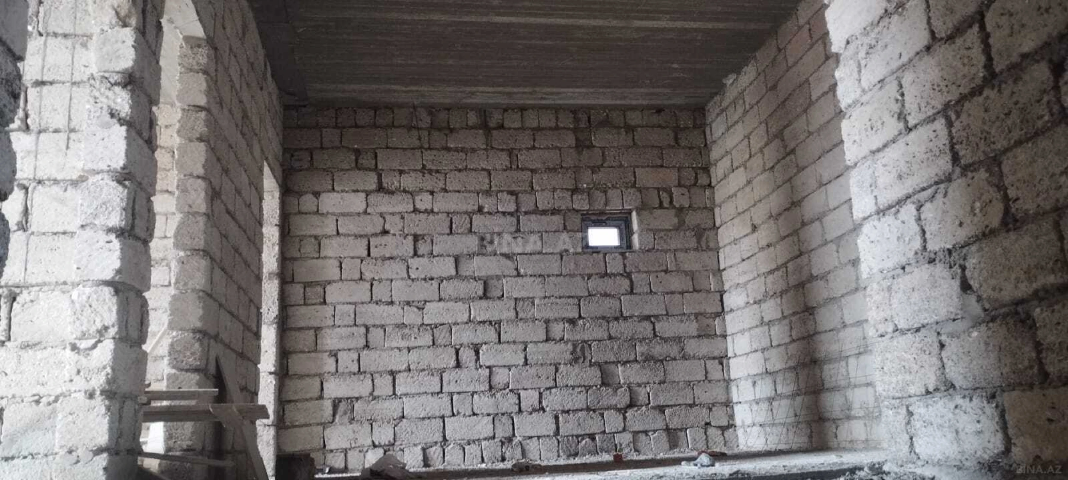 Satılır 9 otaqlı həyət evi 370 m²