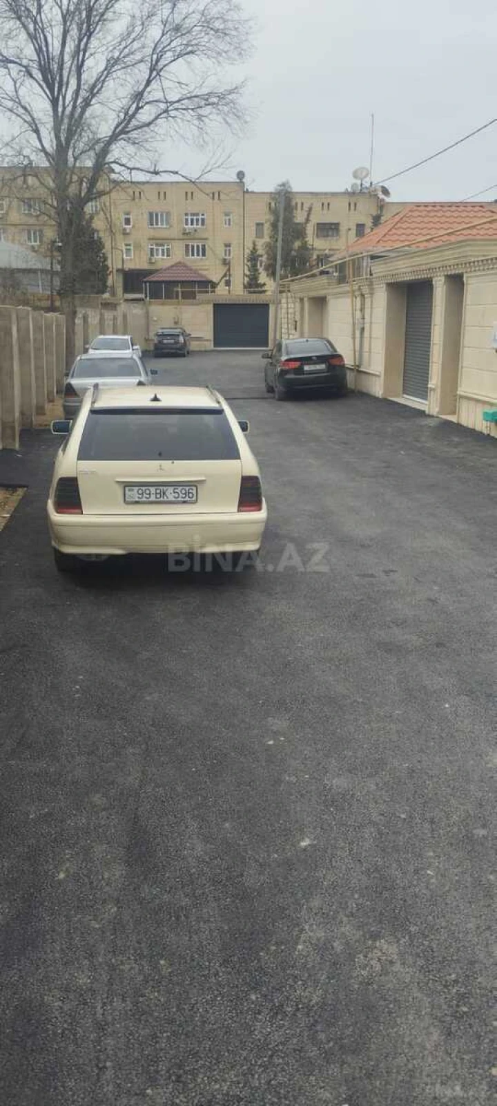 Satılır 9 otaqlı həyət evi 370 m²