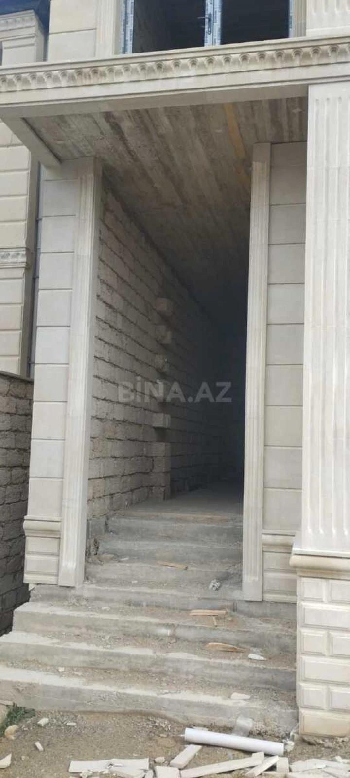 Satılır 9 otaqlı həyət evi 370 m²