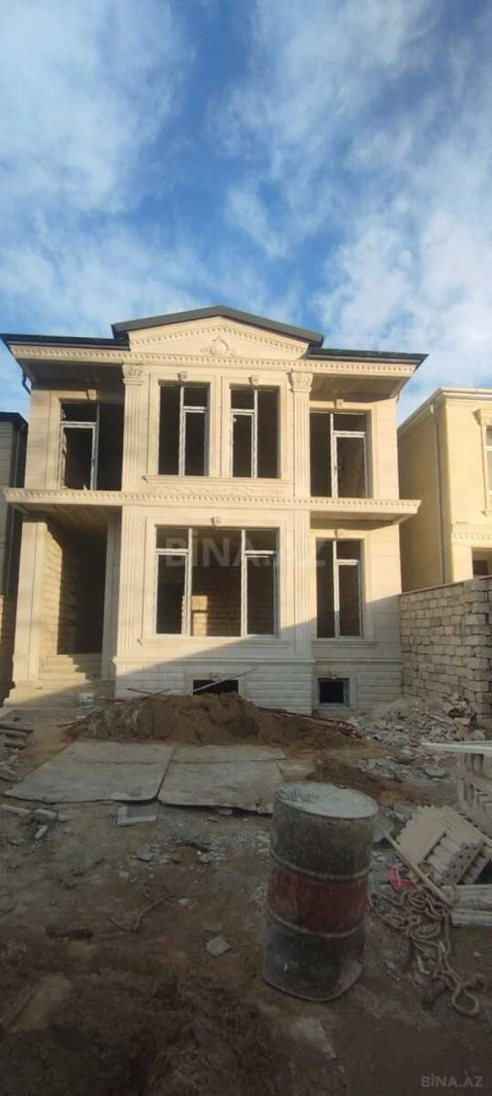 Satılır 9 otaqlı həyət evi 370 m²