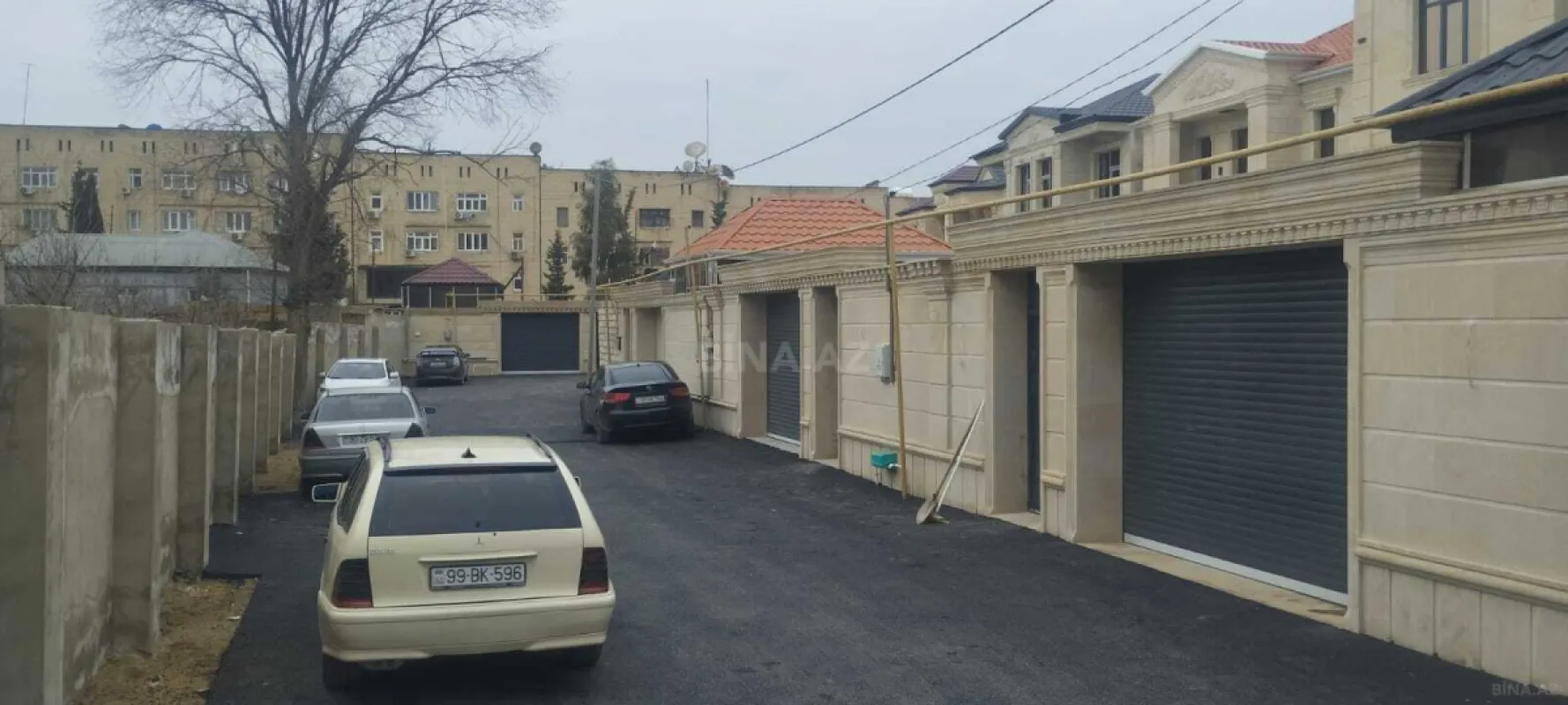 Satılır 9 otaqlı həyət evi 370 m²