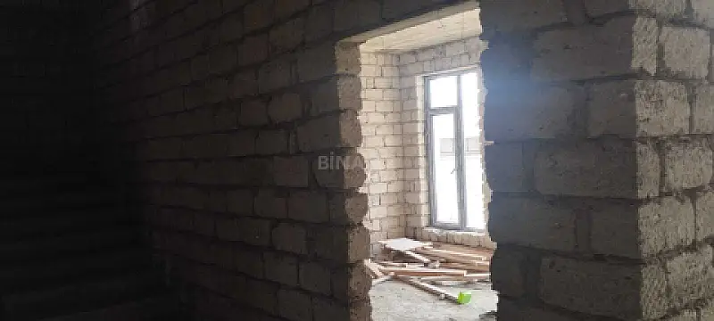 Satılır 9 otaqlı həyət evi 370 m²