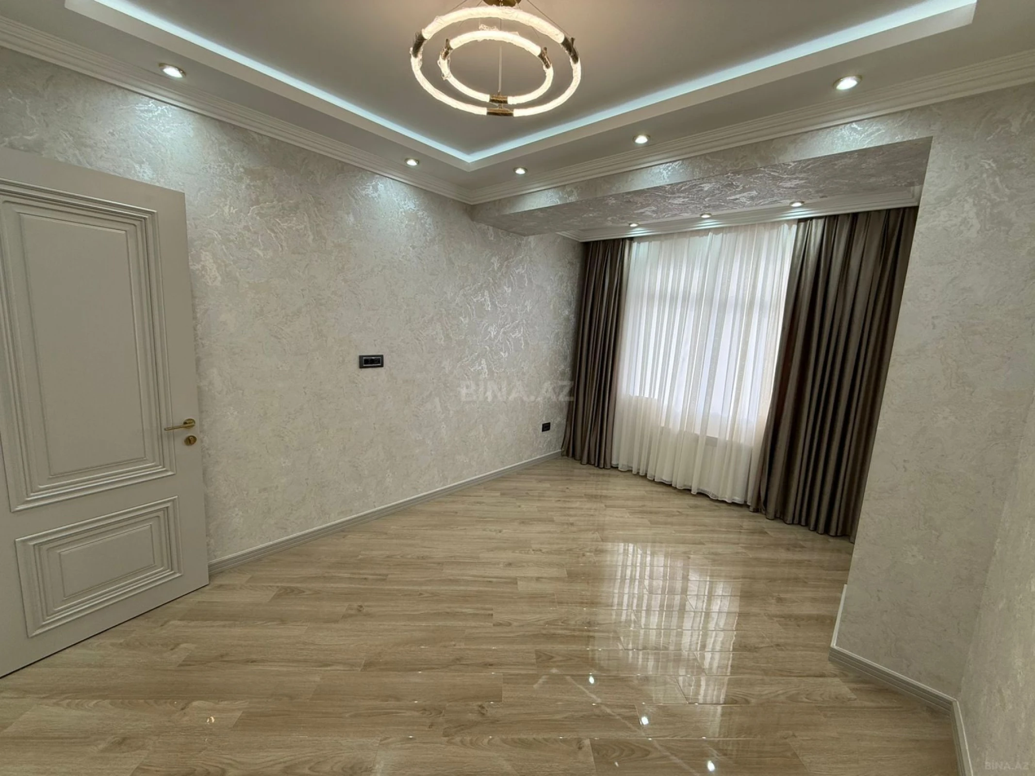 Satılır 3 otaqlı mənzil 110 m²