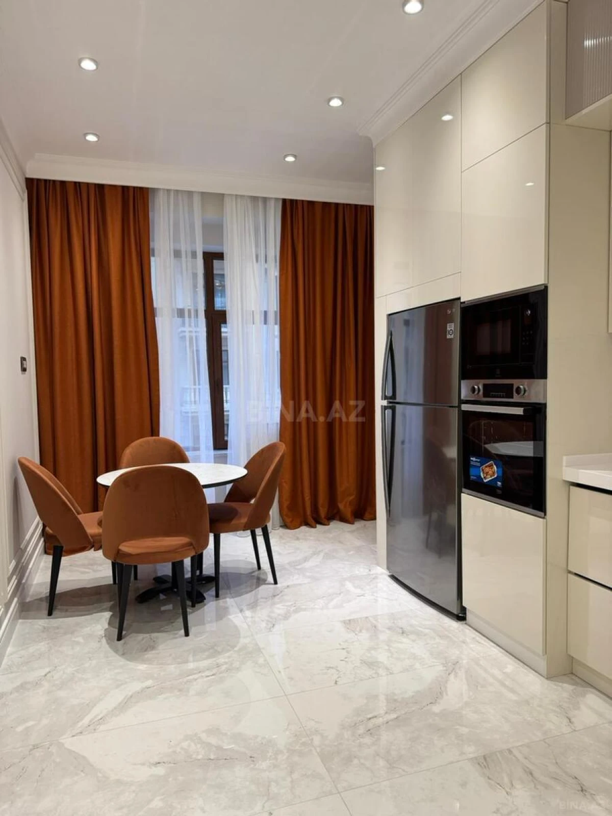 Kirayə verilir 3 otaqlı mənzil 129 m²