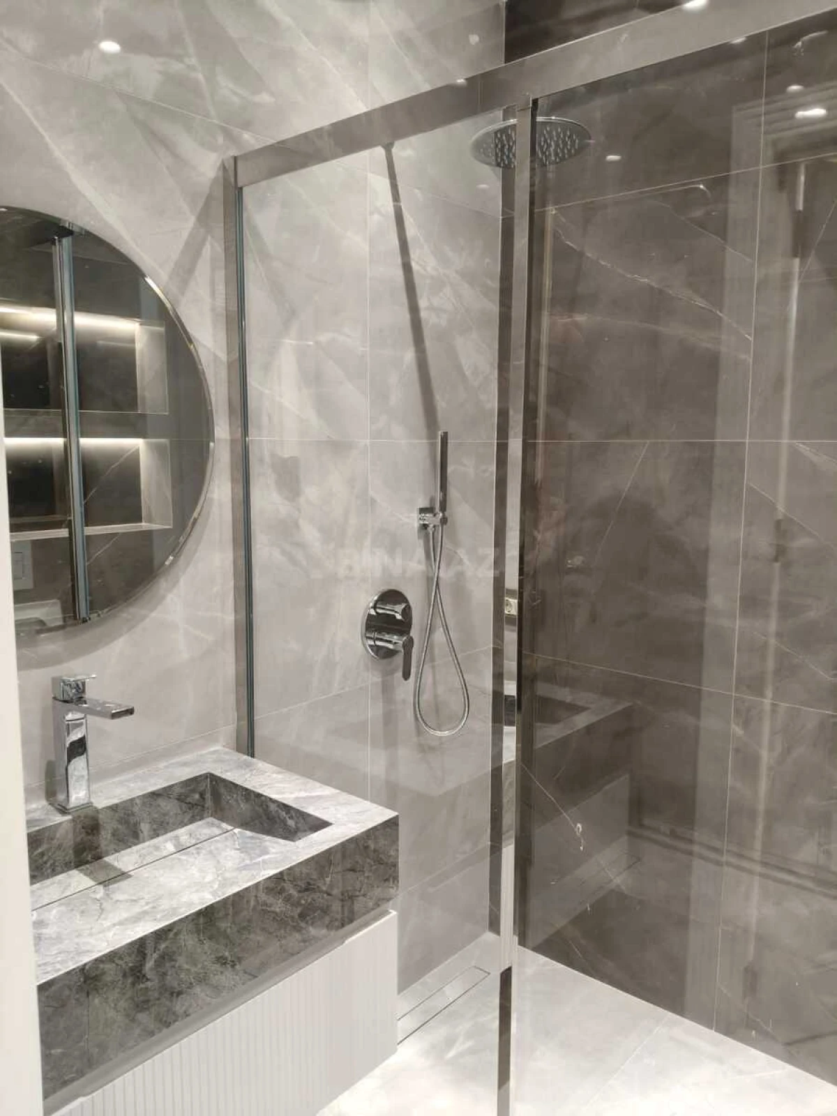 Kirayə verilir 3 otaqlı mənzil 129 m²