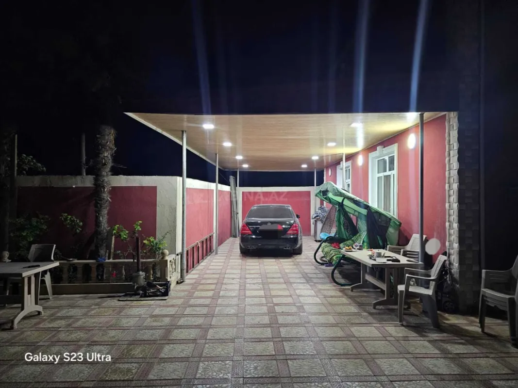 Satılır 5 otaqlı həyət evi 240 m²