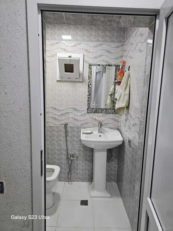 Satılır 5 otaqlı həyət evi 240 m²