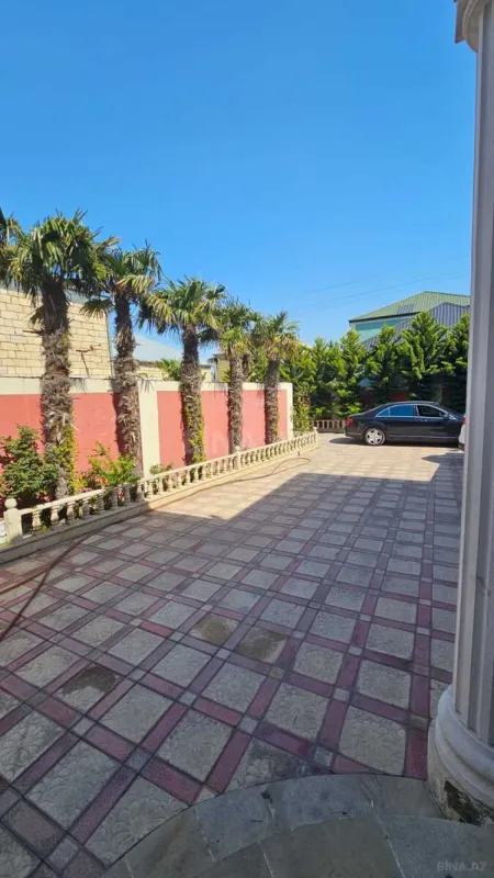 Satılır 5 otaqlı həyət evi 240 m²