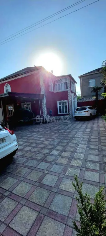 Satılır 5 otaqlı həyət evi 240 m²