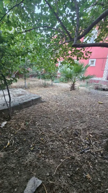 Satılır 5 otaqlı həyət evi 240 m²