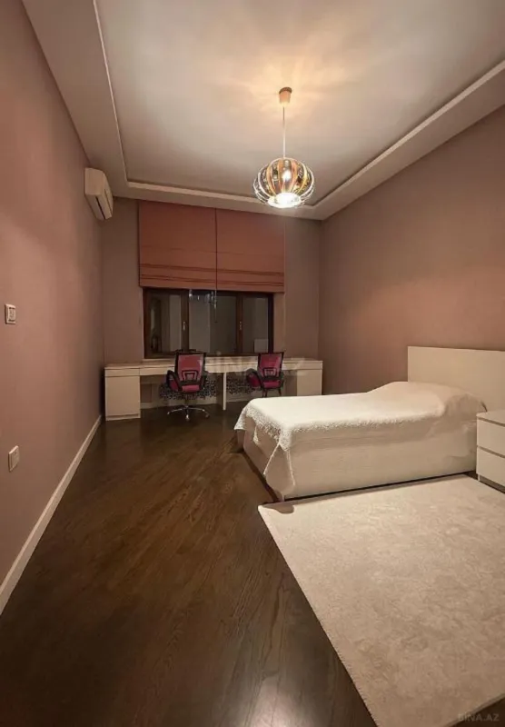 Satılır 4 otaqlı mənzil 200 m²