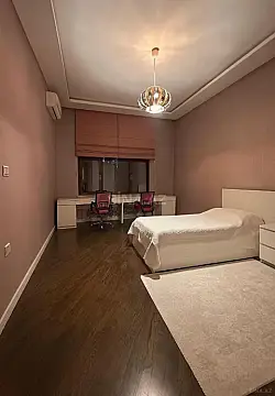 Satılır 4 otaqlı mənzil 200 m²