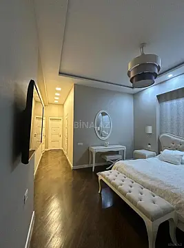 Satılır 4 otaqlı mənzil 200 m²