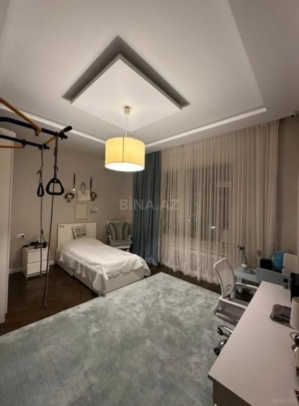 Satılır 4 otaqlı mənzil 200 m²
