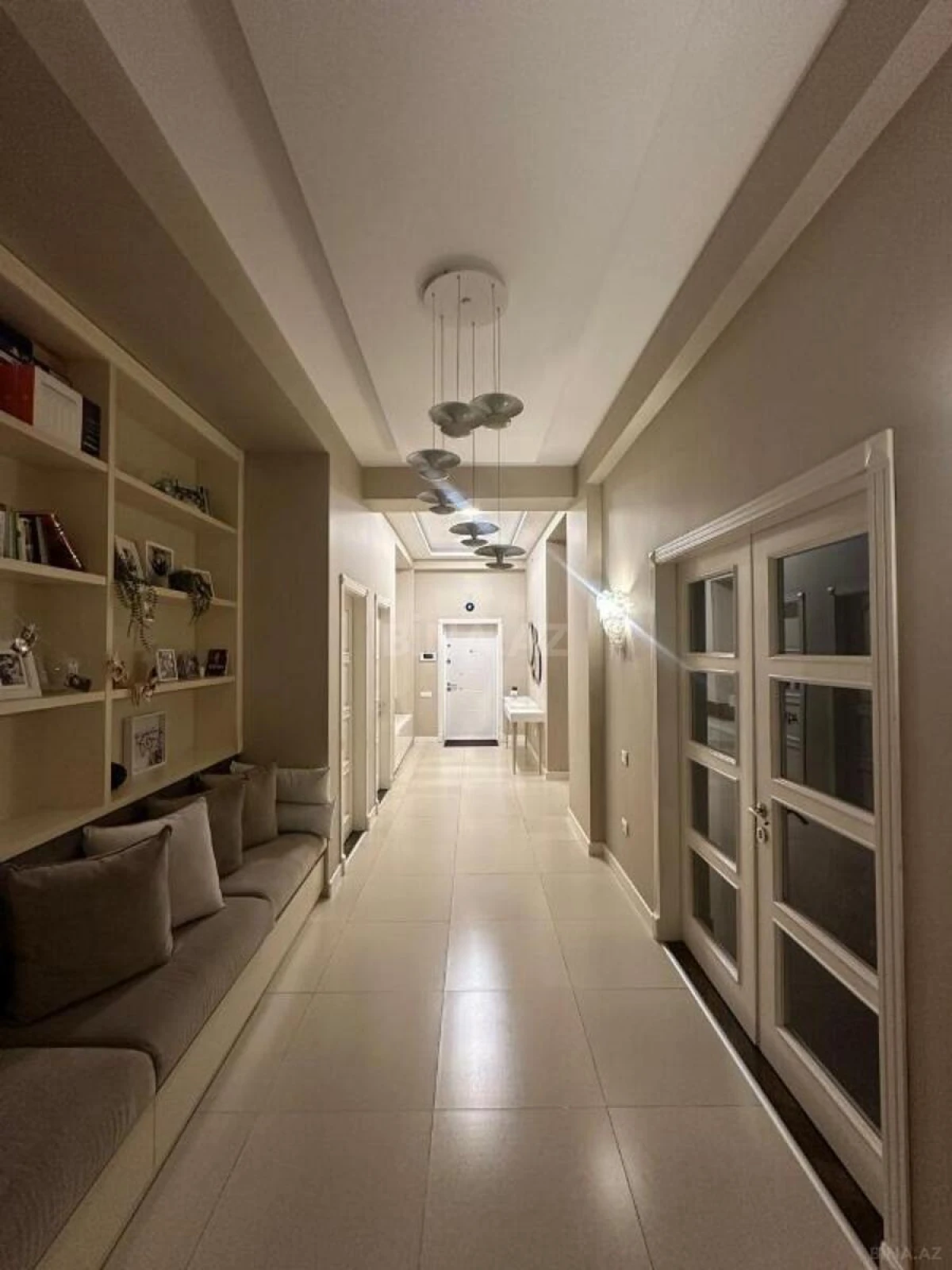 Satılır 4 otaqlı mənzil 200 m²