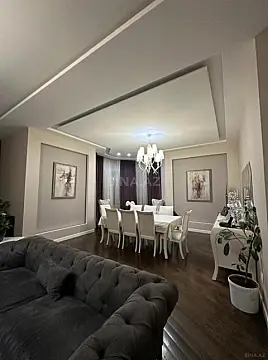 Satılır 4 otaqlı mənzil 200 m²