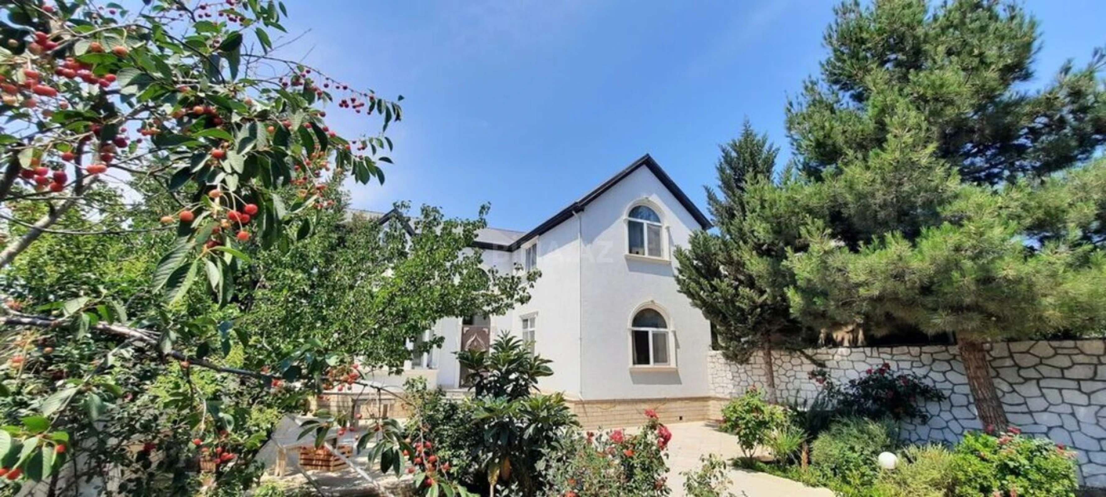 Satılır 5 otaqlı həyət evi 200 m²