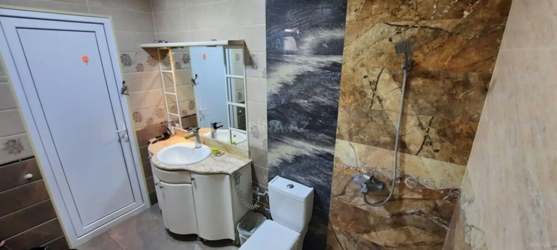 Satılır 5 otaqlı həyət evi 200 m²