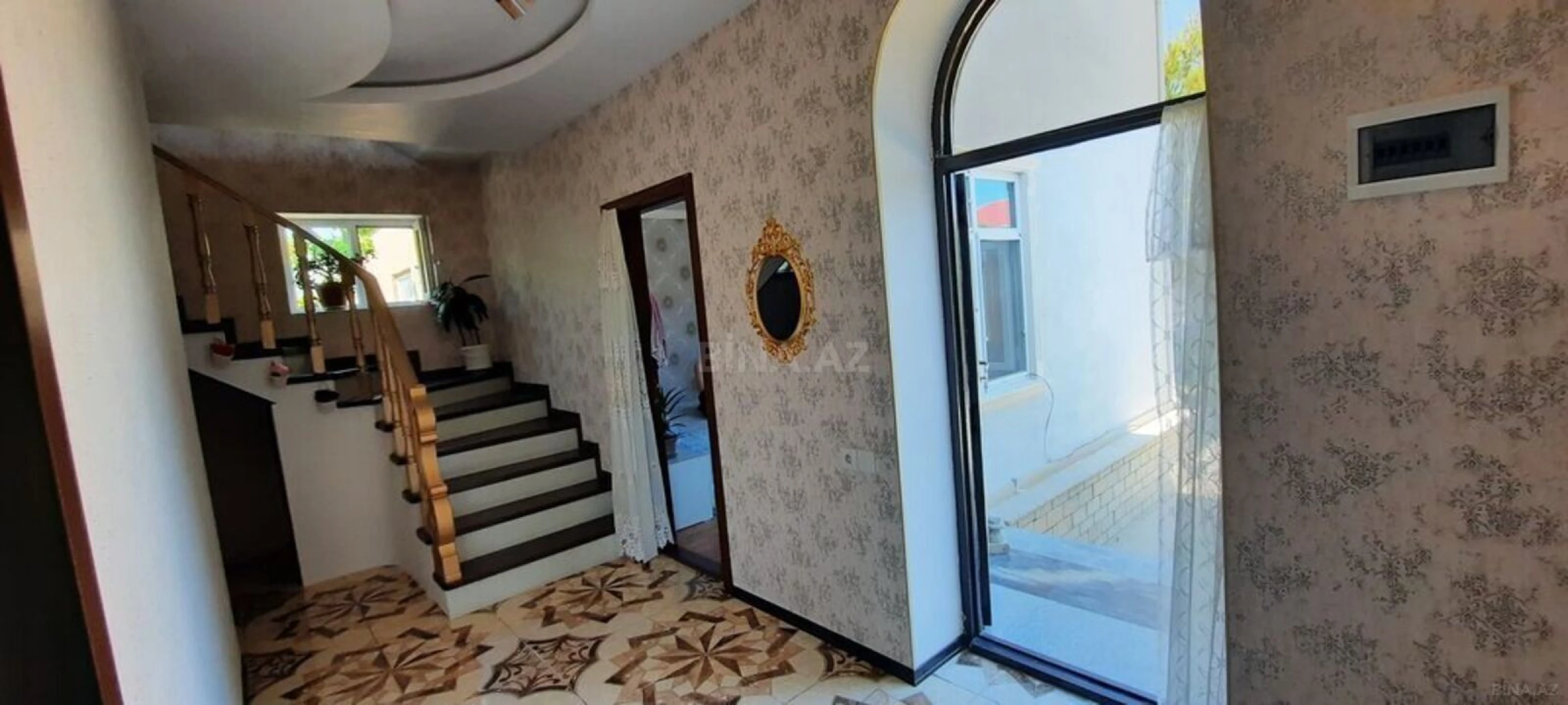 Satılır 5 otaqlı həyət evi 200 m²