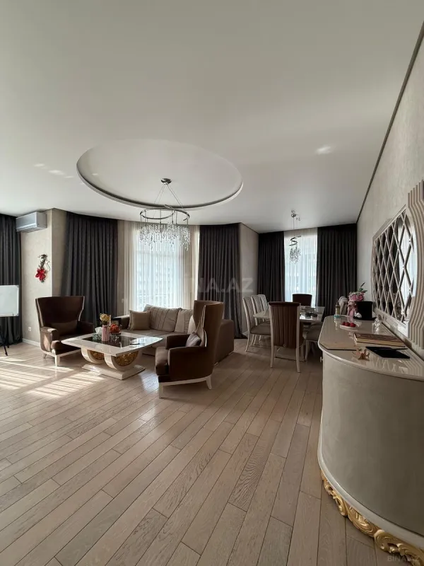 Satılır 3 otaqlı mənzil 158 m²
