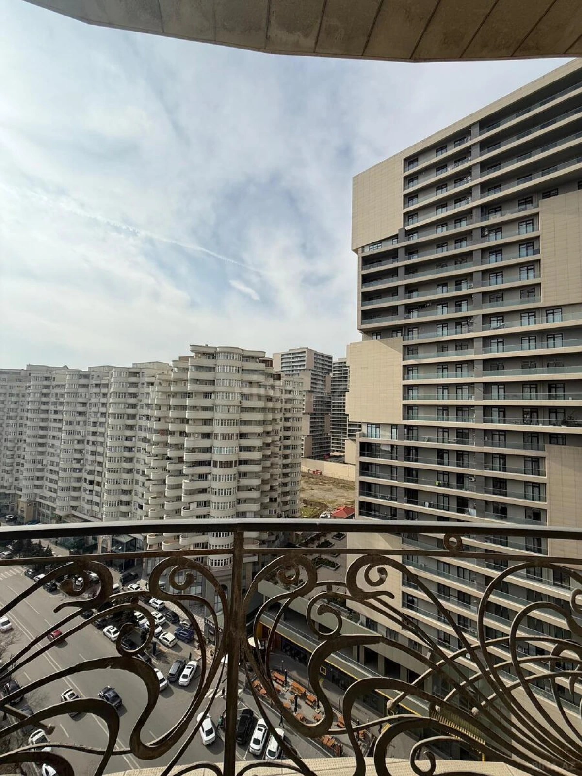 Satılır 3 otaqlı mənzil 158 m²