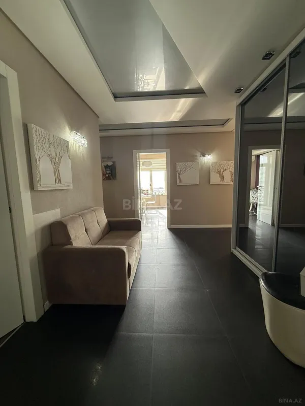 Satılır 3 otaqlı mənzil 158 m²