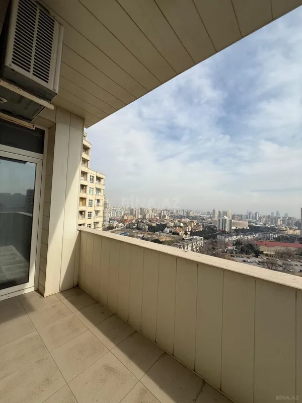 Satılır 3 otaqlı mənzil 158 m²